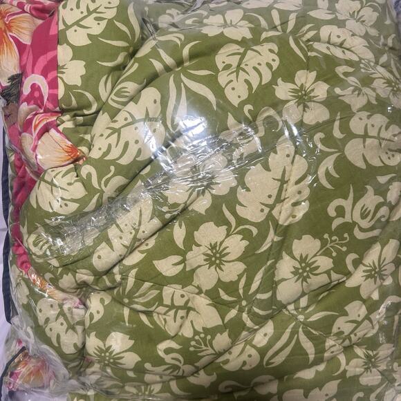 Hula Girl Queen Comforter With Pillow Shams Reversible - Picture 2 of 4